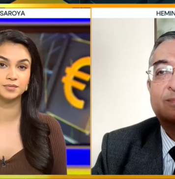 Hindenburg vs SEBI Chief: Hindenburg keeps Adani group in focus